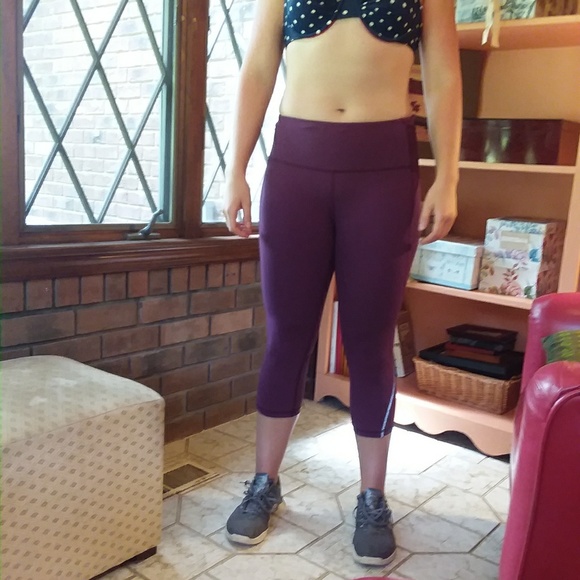 Lululemon crops - Picture 3 of 6
